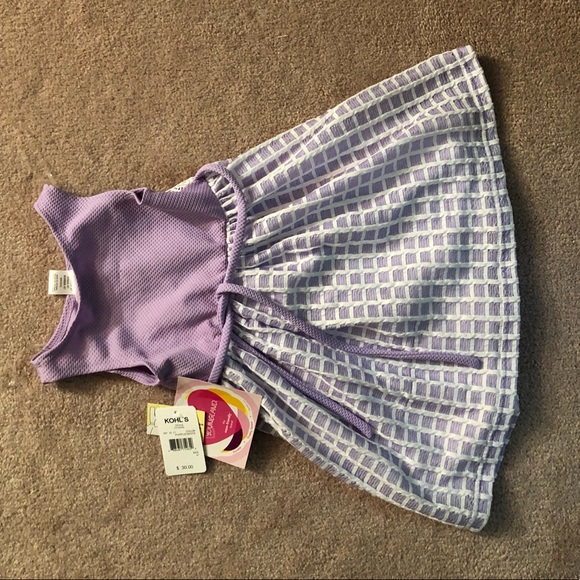 Dress and t-shirt. - Picture 2 of 4